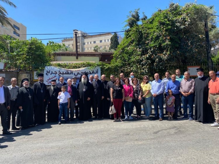 وفد من رجال الدين المسيحي والشخصيات يزور حي الشيخ جراح