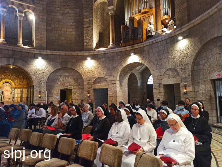 البطريرك بيتسابالا يترأس قداس العنصرة في كنيسة رقاد العذراء