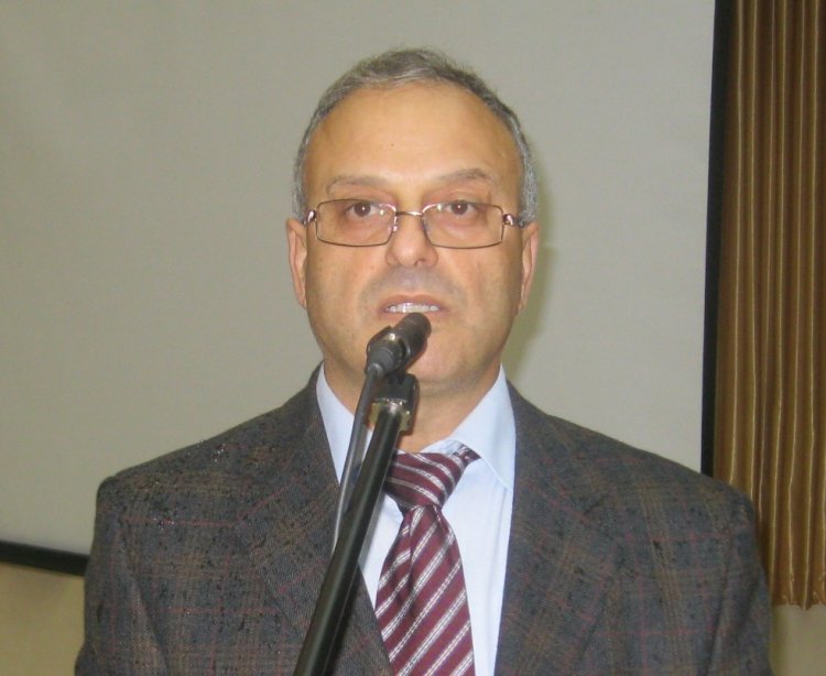 دولة على مفترق طرق