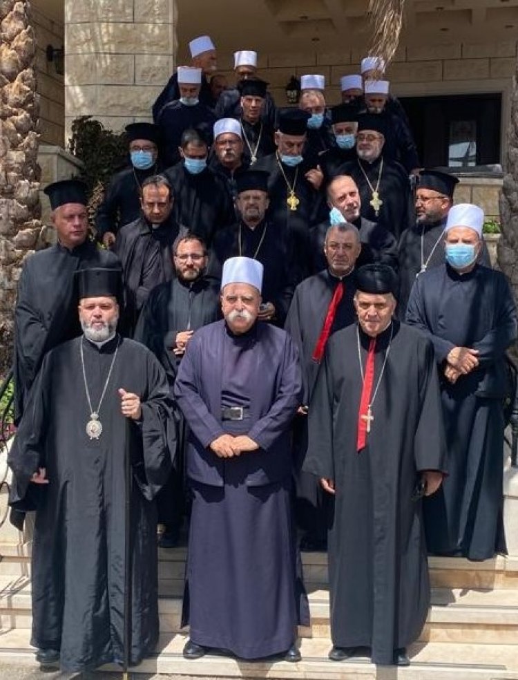 وفد مسيحي كبير برئاسة الأسقفين متى والحاج يقدم تهاني العيد للشيخ موفق طريف والعشيرة المعروفية