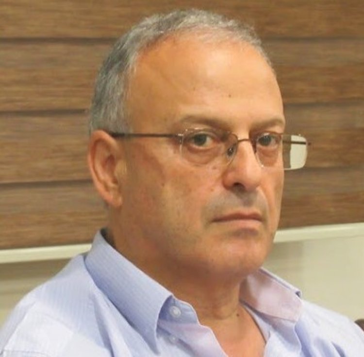 جمال اسمُكَ راياتي التي ارتفعت في لجَّةِ الهَول (هارون هاشم رشيد)