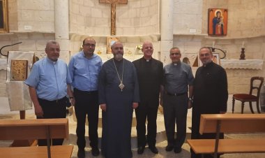 ممثل الفاتيكان يزور إقرث وبرعم ويطلع على معاناة وتطلعات أهالي القريتين