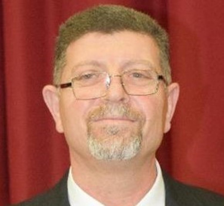 على شاطئ النهر