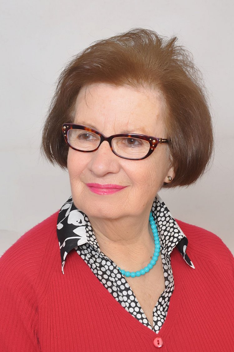 الأوساط الثقافية الفلسطينية تنعى الأديبة سلافة حجاوي