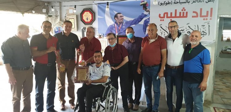 ‘بيت الأمل‘ الشفاعمري يكرم البطل العالمي إياد شلبي في بيته