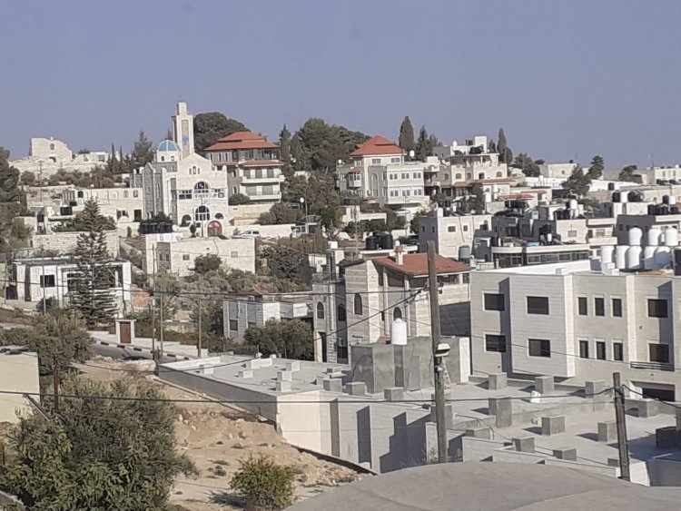 طيبة رام الله يطيب التجوال في أحيائها البسيطة التي تجمع بين الكنائس والمعامل المحلية والمواقع الأثرية