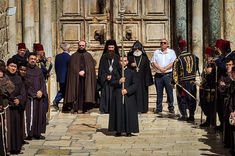 المطران حسام نعوم يشارك في استقبال القاصد الرسولي الجديد في القدس