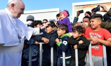 البابا فرنسيس يلتقي اللاجئين في مركز ميتيليني في جزيرة لسبوس