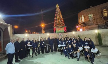 الكنيسة الأسقفية في الرملة تحتفل بإضاءة شجرة الميلاد