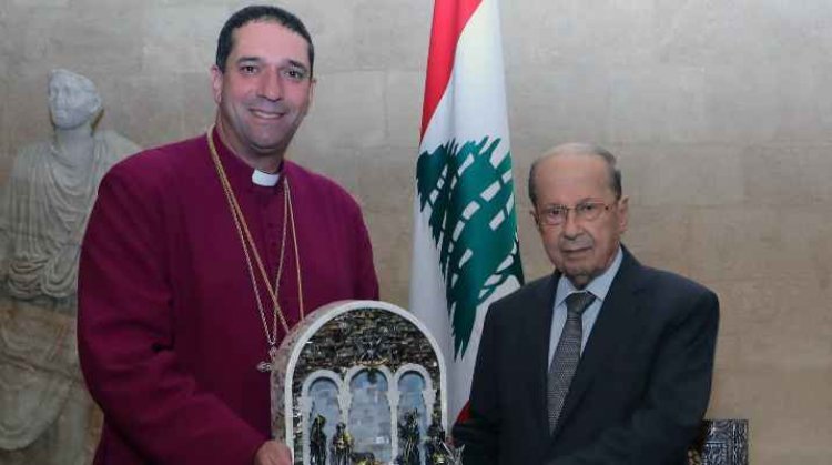 الرئيس عون يستقبل رئيس أساقفة مطرانية القدس الانغليكانية المطران حسام نعوم
