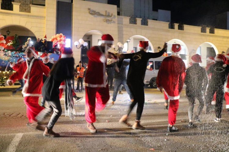 التجمع الوطني المسيحي يحيي ليلة عيد الميلاد في القدس العربية بالقوافل الاحتفالية والدبكات