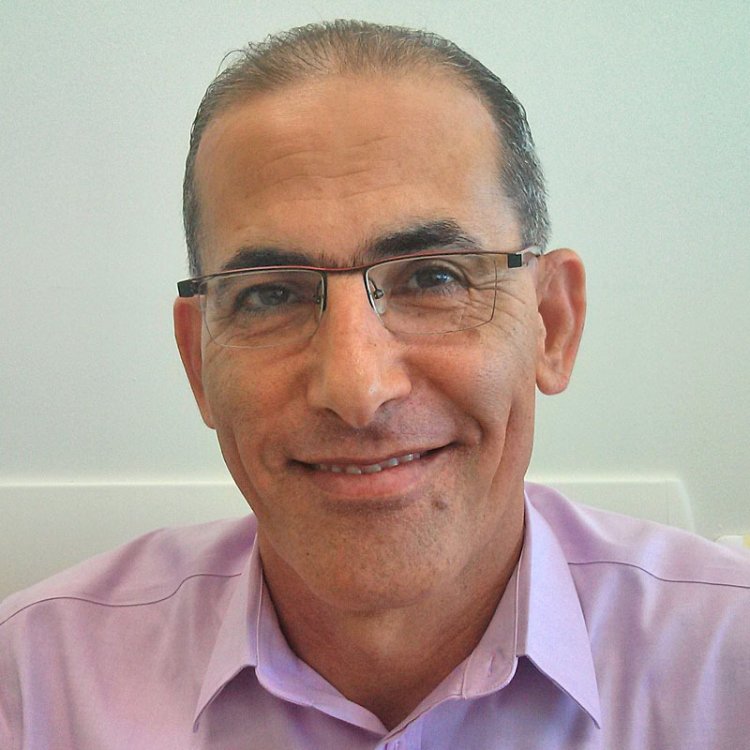 القيامة يلتقي الدكتور شتيوي سواعد، مدير وحدة عمليات القلب المعقدة في مستشفى الكرمل – حيفا