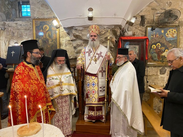 المطران عطا الله حنا يترأس القداس الإلهي في بلدة الزبابدة - محافظة جنين