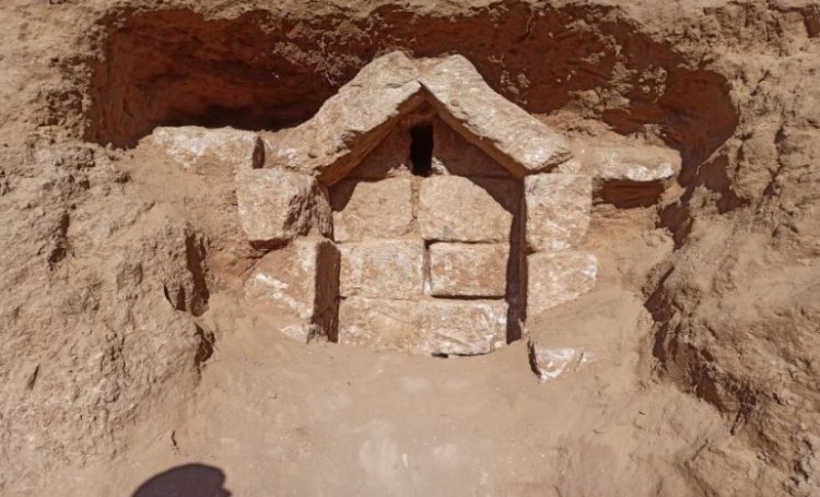 اكتشاف قبر روماني في قطاع غزة ووزارة الآثار تتحفظ على المقتنيات