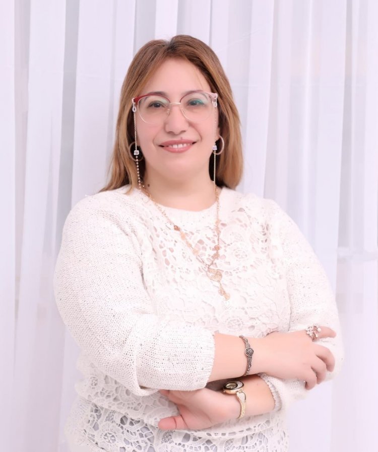 -    تغتسلُ الأحداق