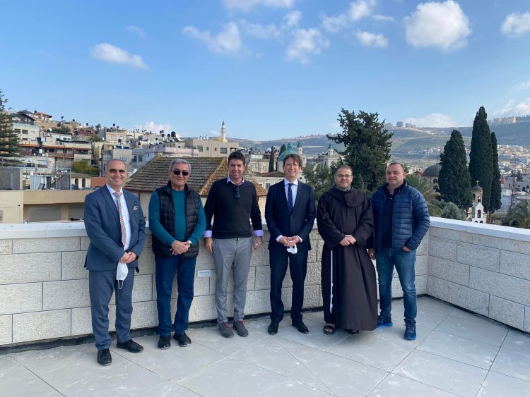 السفير الهنغاري يطلع على مشروع المدرسة الثانوية في كفركنا ويزور بلدية الناصرة وأبرشيات في الجليل