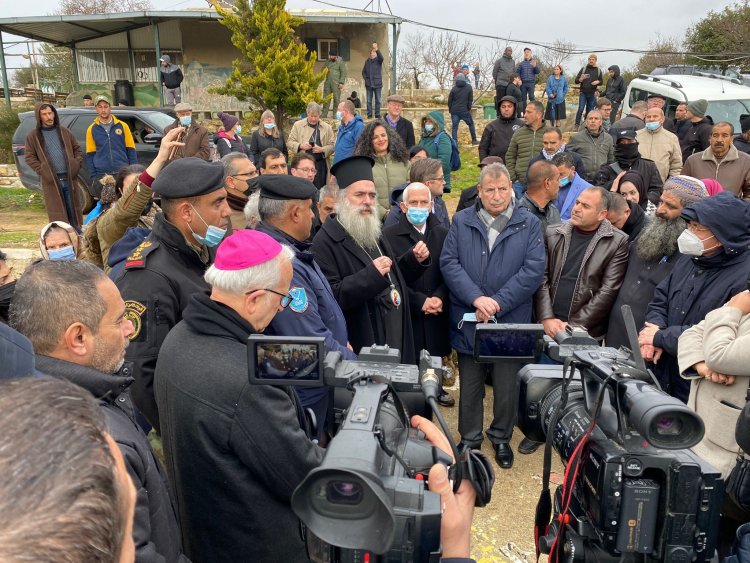 زيارة تضامنية شعبية ورسمية لعائلة نصار من بيت لحم في أرضها في نحالين