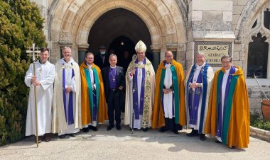 تنصيب قسّيسين قانونيّين في كاتدرائية القديس جورج الشهيد في القدس