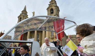 البابا فرنسيس يلتقي المهاجرين مختتما زيارته الرسولية إلى مالطا