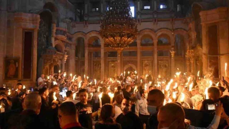 طائرات تنقل شعلة النور المقدس من كنيسة القيامة من عمان إلى العواصم العربية