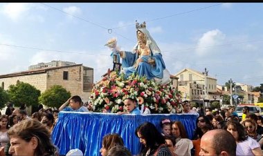 الآلاف يشاركون بمسيرة سيدة الكرمل (طلعة العذراء) في حيفا