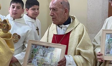 رعية اللاتين في الرينة تحتفل باليوبيل الذهبي لراعيها السابق الأب الياس عودة