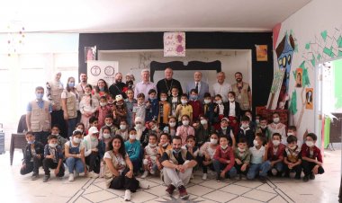 وفد من مجلس الكنائس العالمي يزور سوريا ويعبّر عن تضامنه مع الصامدين على أرضهم