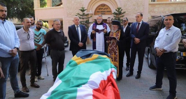 وداع رسمي وشعبي لجثمان لاعب كرة القدم الجنوب أفريقي الطفل ماليسا بمراسم في أريحا