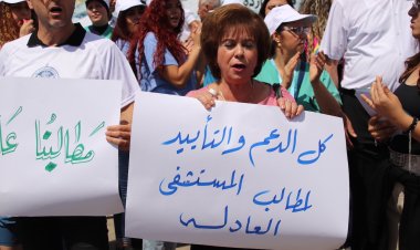 طواقم مستشفى الناصرة تتظاهر وتغلق شوارع في المدينة بدعم من البلدية