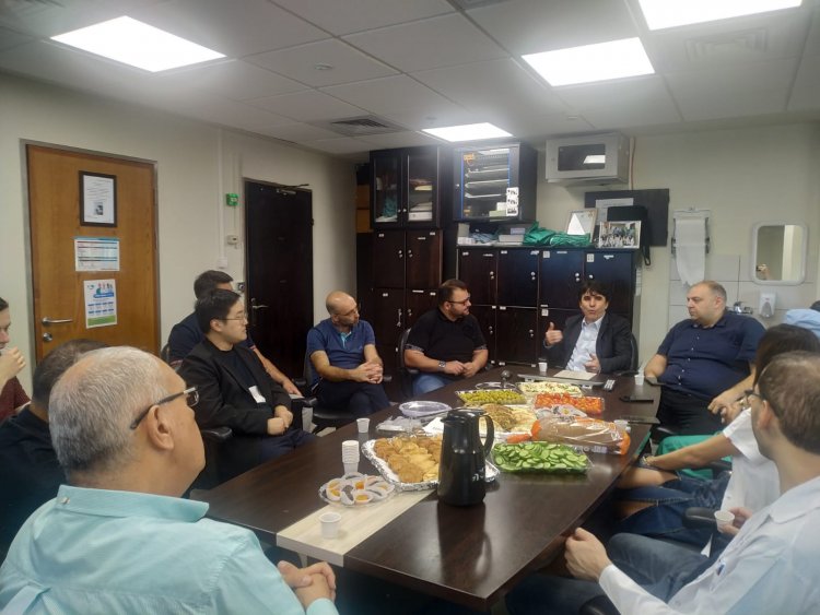 قسم الجراحة في مستشفى الناصرة يستضيف الجرّاح العالمي المينو راموس