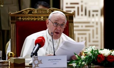 البابا يشارك في لقاء مجلس حكماء المسلمين والقيادات الدينية في الكنيسة في البحرين