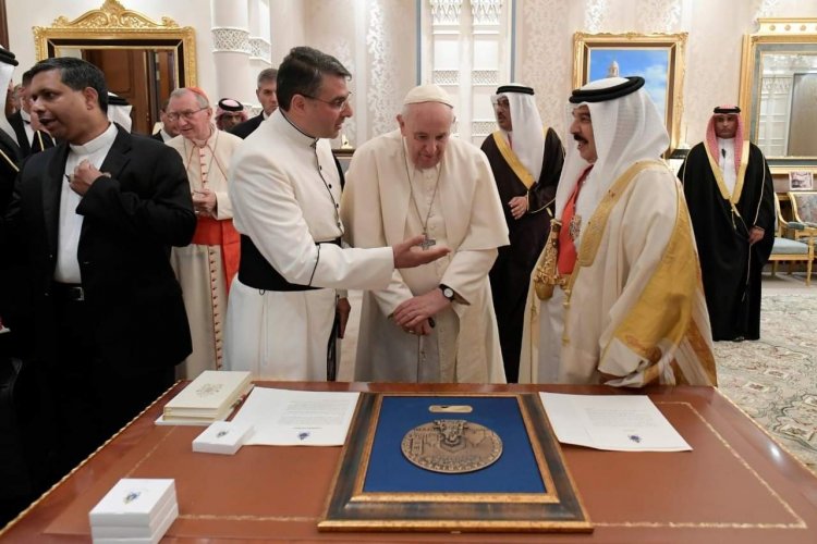 اليوم الخميس بدأ البابا فرنسيس زيارته الرسوليّة إلى مملكة البحرين