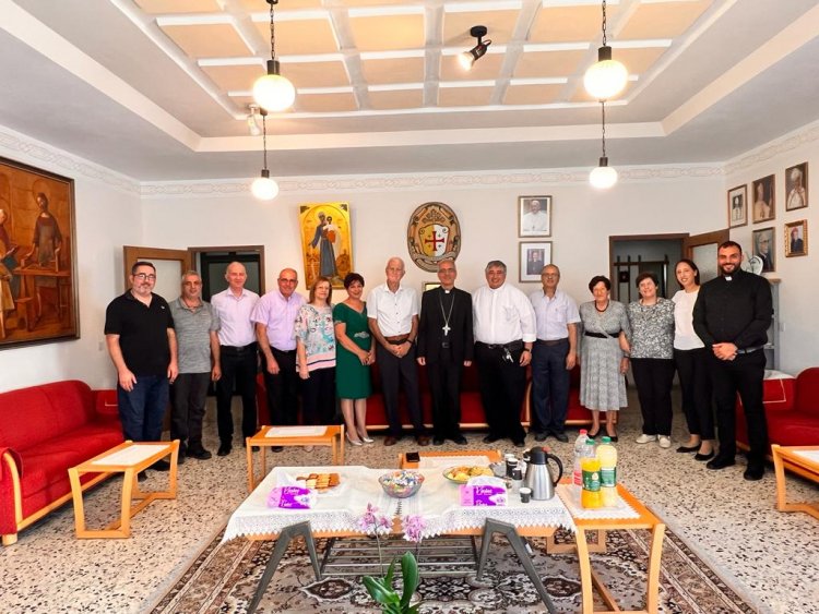 أبناء رعية اللاتين في شفاعمرو يزورون أسقفهم المطران رفيق نهرة