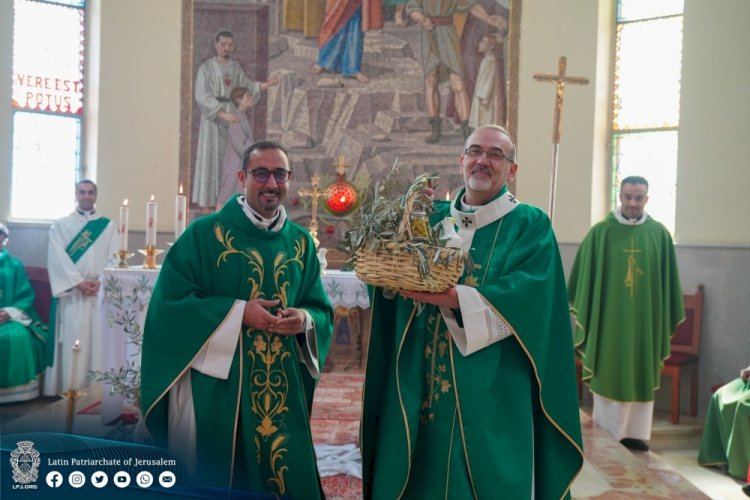 غبطة البطريرك بيتسابالا يبارك ثمار الأرض من شجرة الزيتون في طيبة رام الله