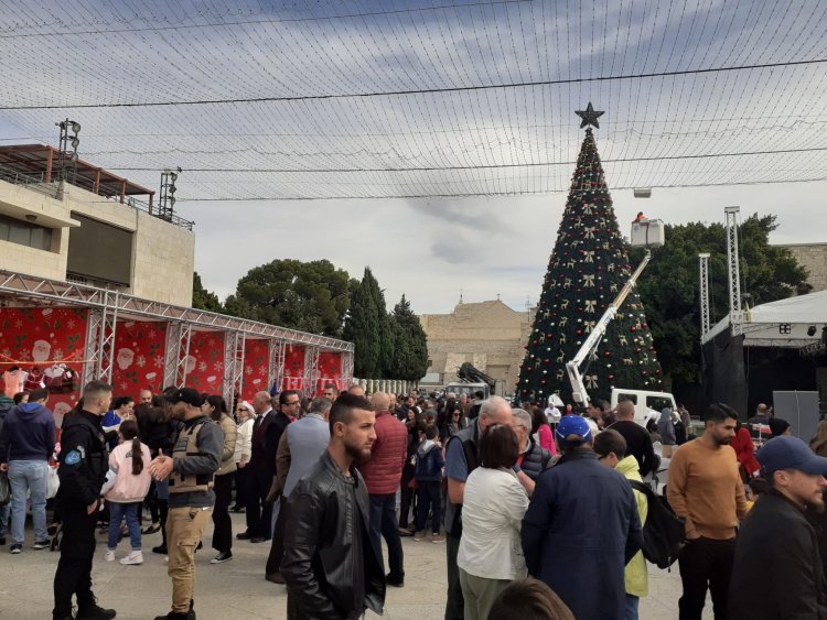 افتتاح سوق الميلاد في ساحة المهد في بيت لحم