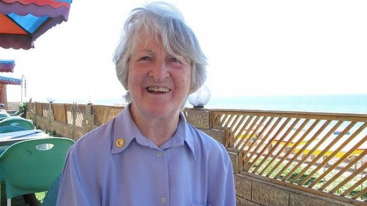 غزة تودع الناشطة الأسترالية من مؤسسي الهلال الأحمر الفلسطيني