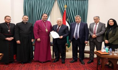 كنائس القدس تُسلم الرئيس الفلسطيني محمود عباس دعوات لحضور احتفالات عيد الميلاد