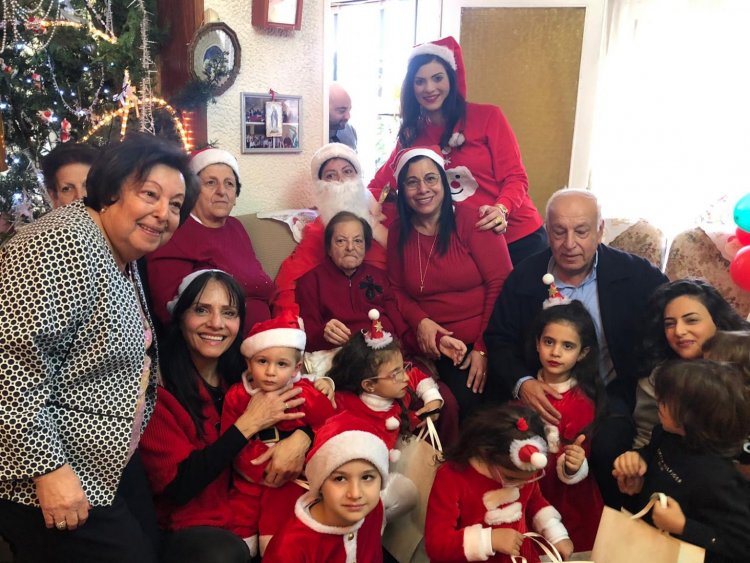 ‘ما ما فيوليت" من الناصرة تنشر الفرح بين المحتفلين بالعيد