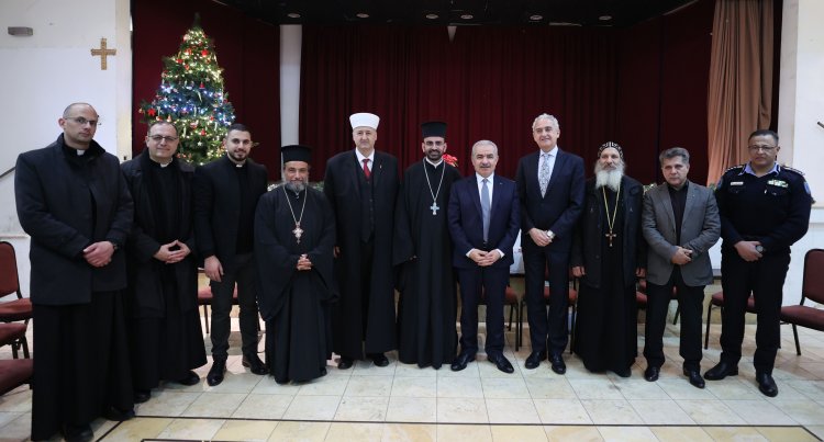 رئيس الوزراء الفلسطيني يقدم تهاني الميلاد لرعاة الكنائس في رام الله