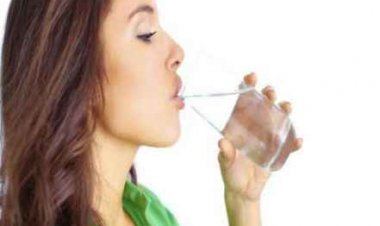 خبيرة تغذية روسية تكشف فوائد كأس الماء ‘المثالي‘ قبل الفطور