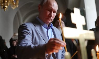 بوتين يهنئ الروس بعيد الميلاد حسب التقويم الشرقي ويشارك في قداس منتصف الليل