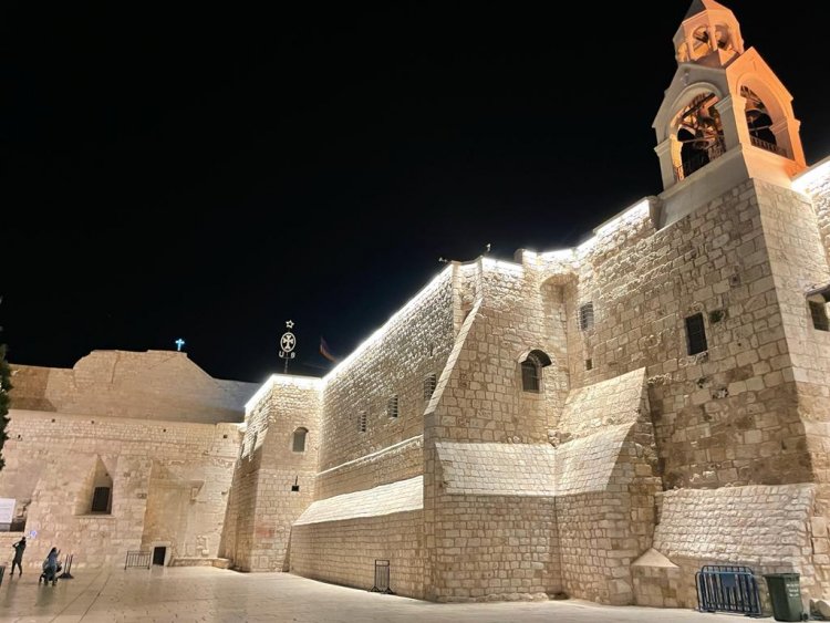 كنيسة المهد: تاريخها وباب التواضع والنجمة