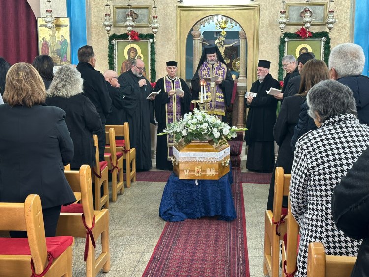 تشييع جثمان الصحفية فيدا مشعور في قرية الرامة إلى جانب جثمان زوجها لطفي مشعور