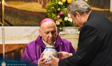 رمزي خوري ينقل تهنئة الرئيس عباس للبطريرك صبّاح في الاحتفال الخاص في كنيسة البشارة