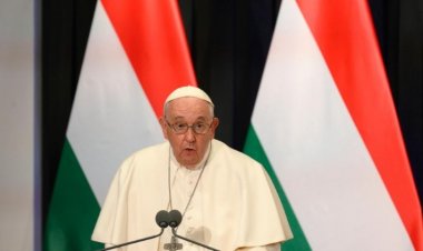 البابا فرنسيس يلتقي بالسلطات وأعضاء السلك الدبلوماسي في بودابست