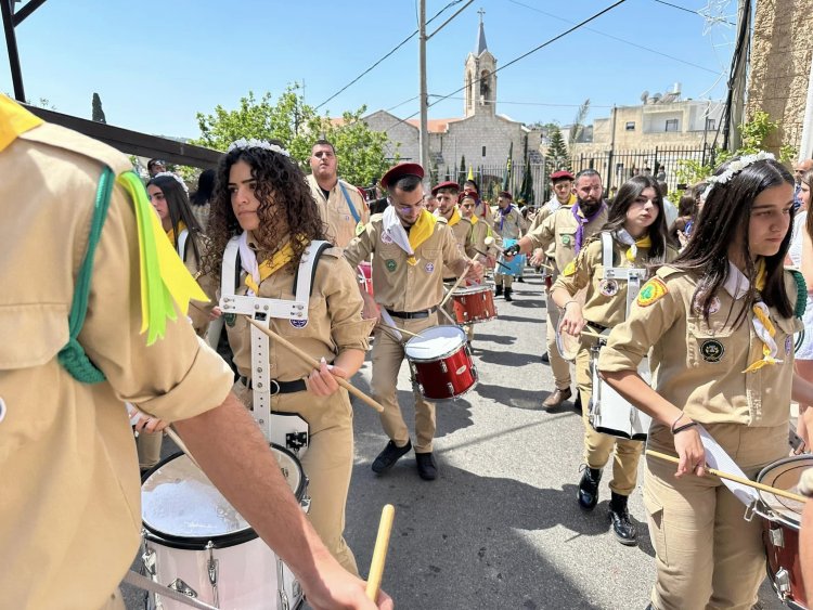 رعايا شفاعمرو تحتفل بأحد الشعانين بمسيرة تقليدية موحدة بين الكنائس