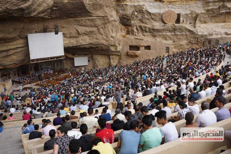 البابا تواضروس يترأس قداس أحد الشعانين بوادي النطرون والكنيسة القبطية تحتفل بالعيد في مصر