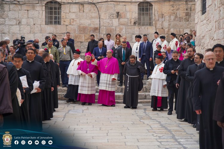 الكنائس الكاثوليكية في القدس تحتفل بأحد الفصح في أجواء من الغبطة