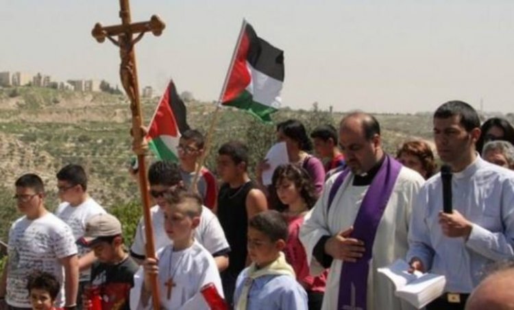 الرئاسية لشؤون الكنائس و”مجلس الكنائس العالمي” يبحثان أوضاع المسيحيين في فلسطين