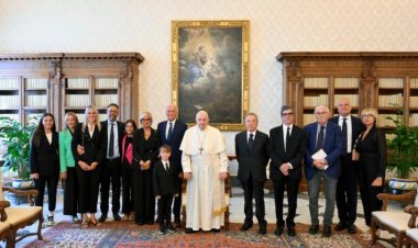 البابا فرنسيس يتسلم جائزة "إنها الصحافة" لشجاعته في استخدام الحوار